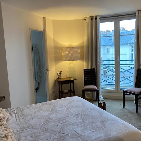 Familial En Duplex Entre Montmartre Et Opera Apartment